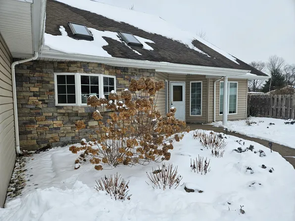 102 Queenswood Dr, Cranberry Township, PA 16066