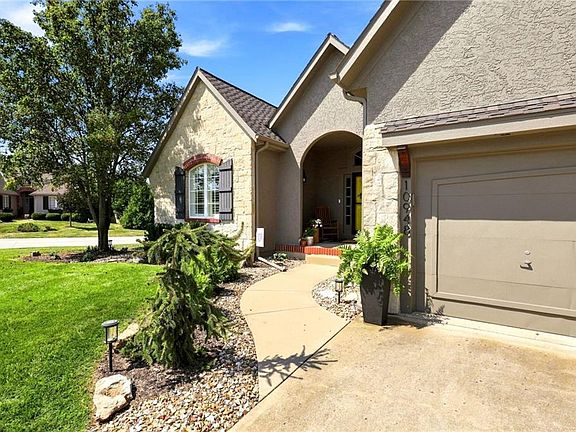 3rd image of 10948 S Cottage Ct