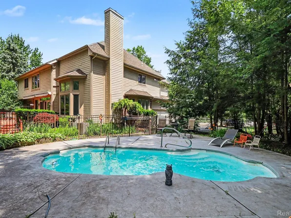 6621 Glenshaw Ct, West Bloomfield, MI 48322