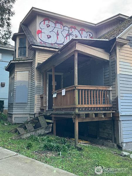 4th image of 2531 Gilman Drive W