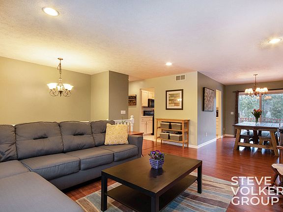 5th image of 2065 Chelsea Dr NE