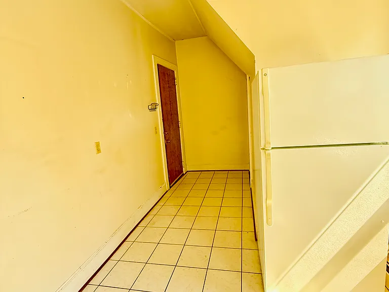 469 Whitney Ave #8 — Photo 12