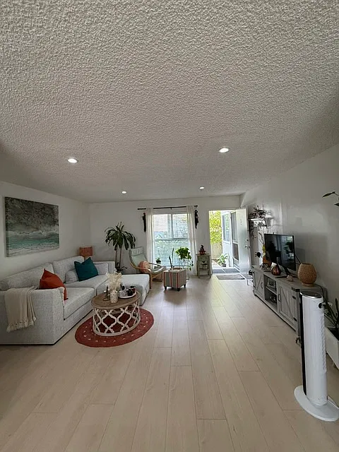 2 bed, 925 sqft, $3,095 — Photo 3