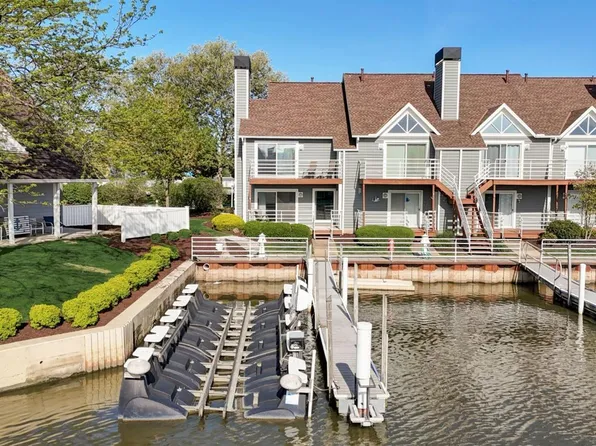 198 Marina Point Dr, Sandusky, OH 44870