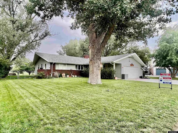 111 Valley Dr, Casper, WY 82604