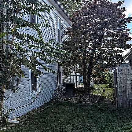 3rd image of 1202 Lakeview Dr