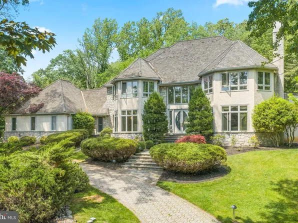 46 Sleepy Hollow Dr, Newtown Square, PA 19073