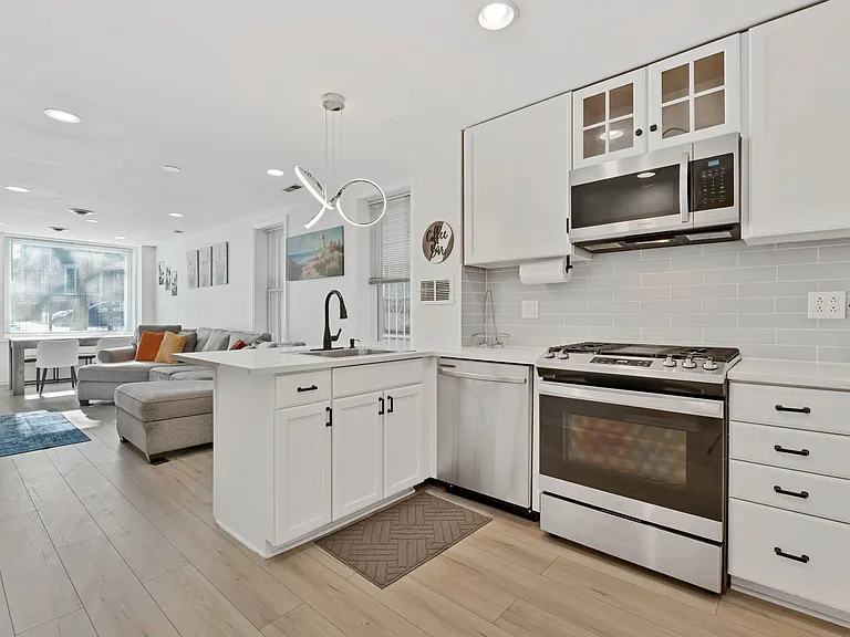 2620 W Homer St #1 — Photo 1