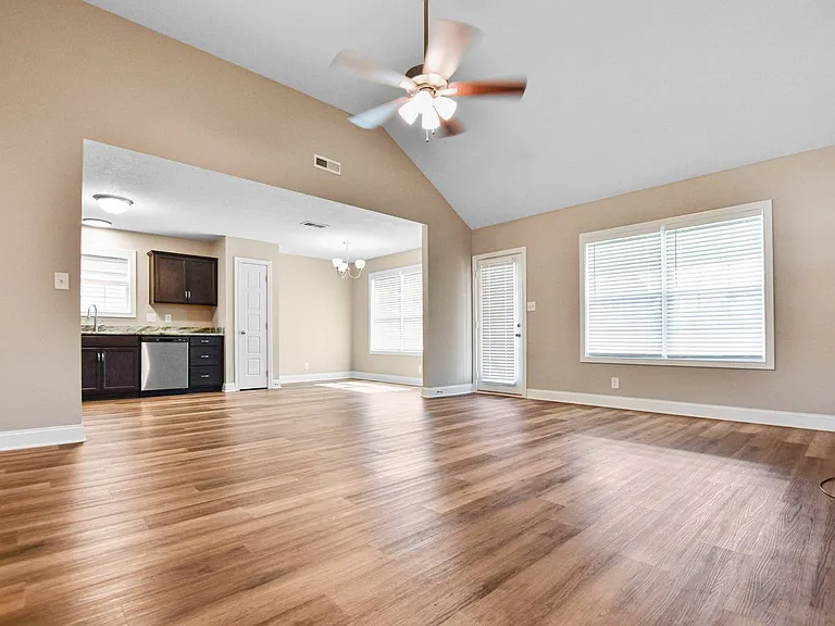 410 Irish Hills Dr — Photo 3