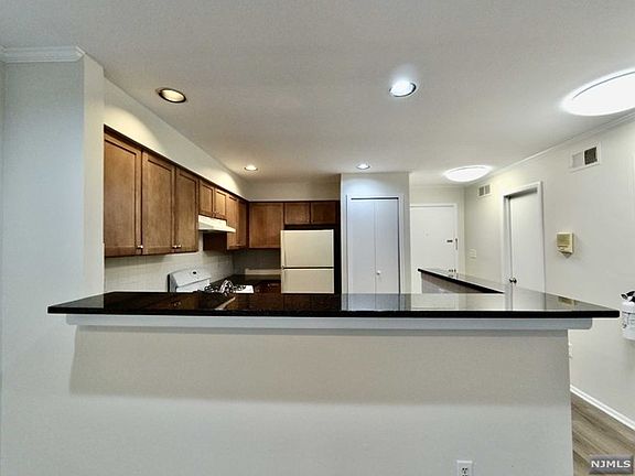 5th image of 781 Spinnaker Ct #781