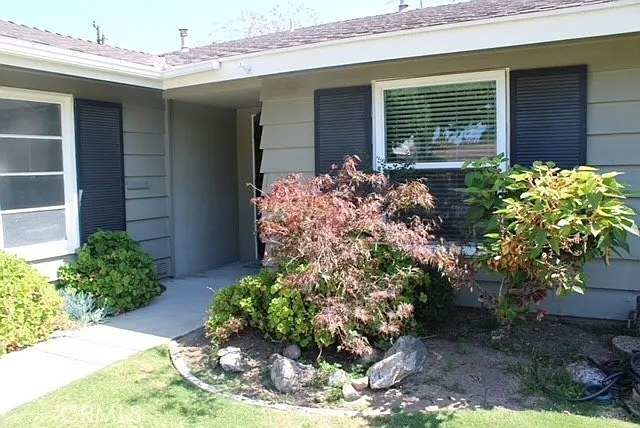 548 Stanford Ave — Photo 4