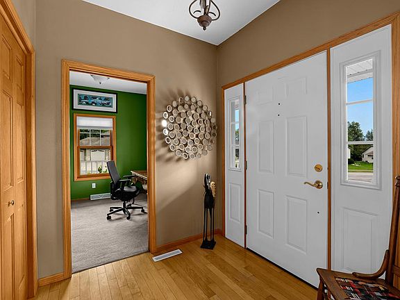 3rd image of 100 Calla COURT