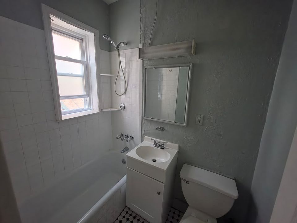 1st image of 5 Kelly Pkwy #202A