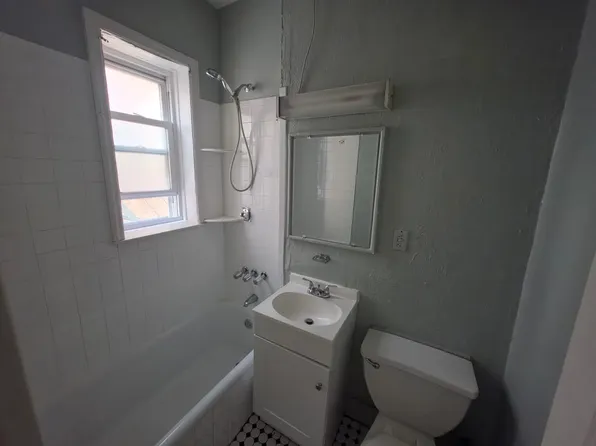 5 Kelly Pkwy, Bayonne, NJ