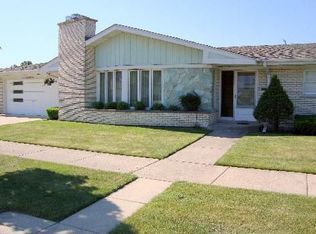 8157 N Meacham Ct, Niles, IL 60714