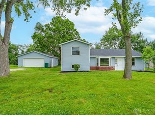 7415 Meadow Dr, Tipp City, OH 45371