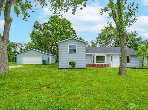 7415 Meadow Dr, Tipp City, OH 45371