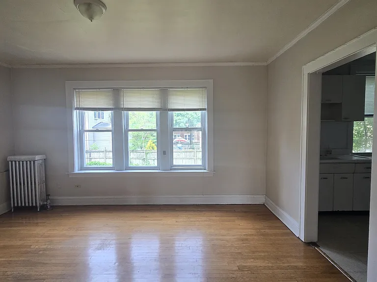 1934 W Estes Ave #1E — Photo 2