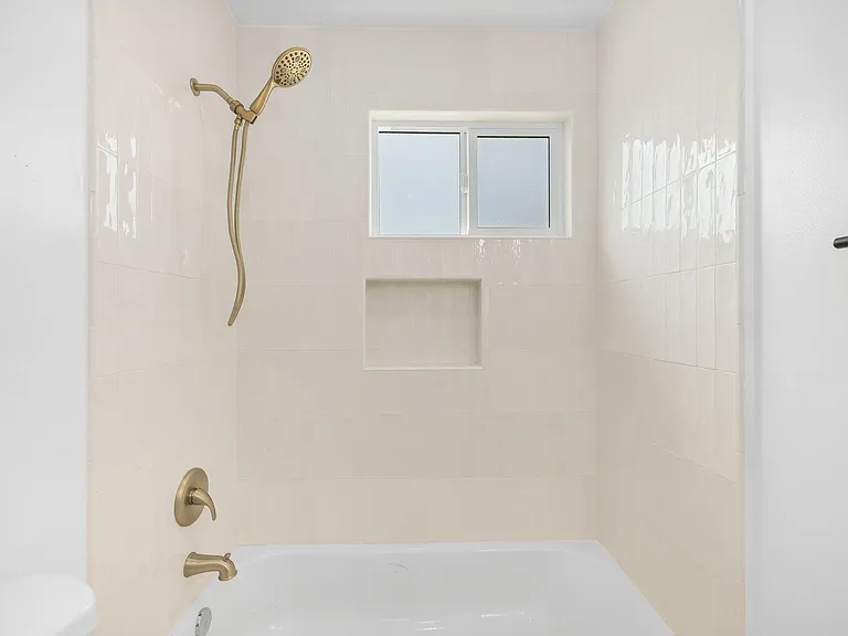 3020 E 3rd St #11 — Photo 12