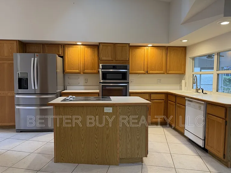 81 Boston Ln — Photo 9