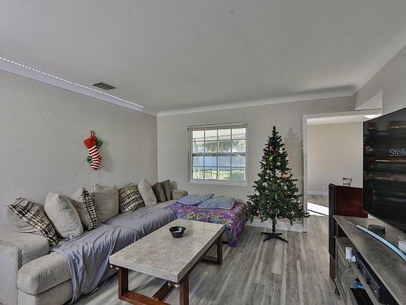 5th image of 3614 4th Ave S