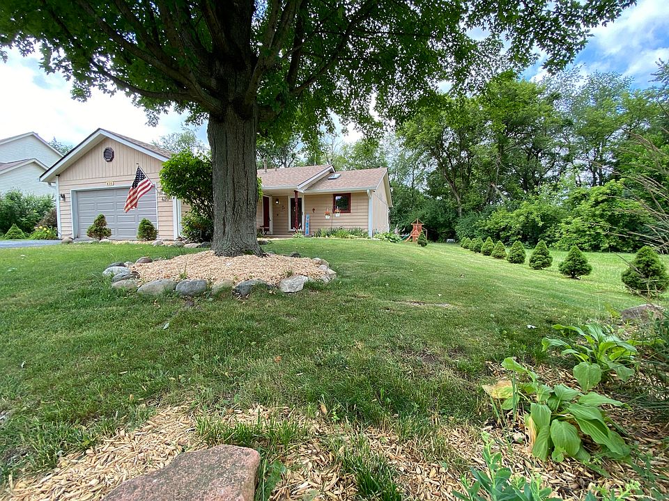 1st image of 420 Staffordshire Dr NE