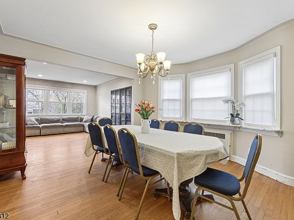 4th image of 115 Lafayette Ave