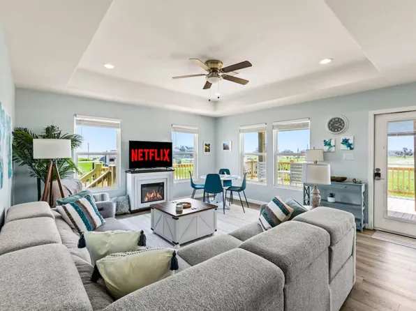 1062 Cedar Ln #Id1466498p, Gilchrist, TX 77617