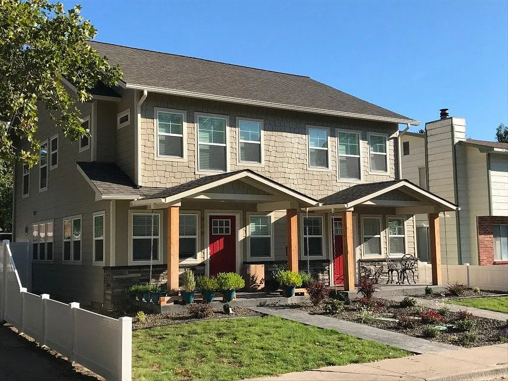 Townhomes - 926 N 32nd St