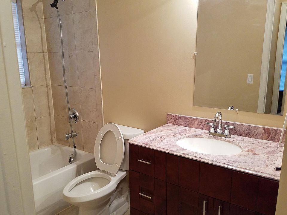 1st image of 324 NE 13th Ave #1