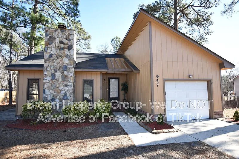 3 bed, 2.0 bath, 1191 sqft, $1,450 — Photo 2