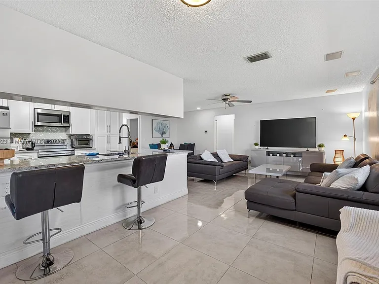 100 Miramar Ave — Photo 9