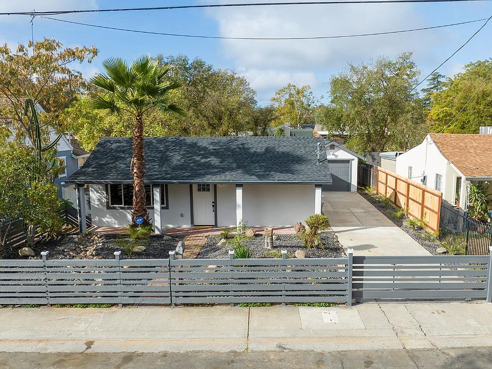 1st image of 3061 Crandall Ave