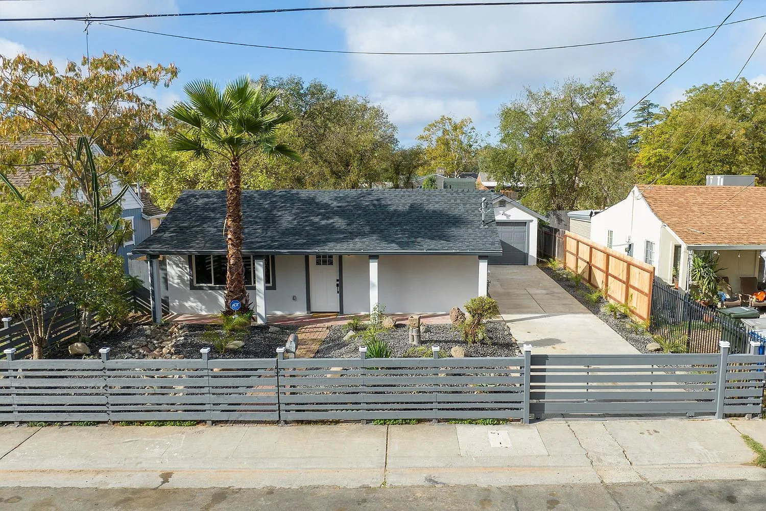 3061 Crandall Ave photo 1