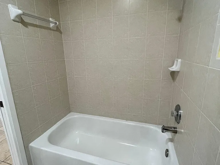 Master bedroom bathroom (picture 2)
