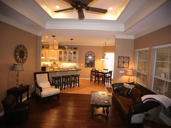 3126 Hamilton Court Dr, Nederland, TX 77627