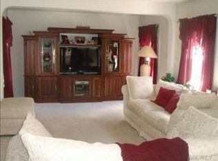 229 Bayview Ave, Merrick, NY 11566