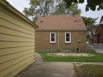 2nd image of 8037 Winona Ave