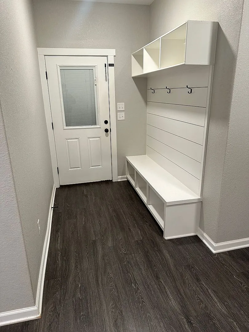 2933 Gillis Dr — Photo 3