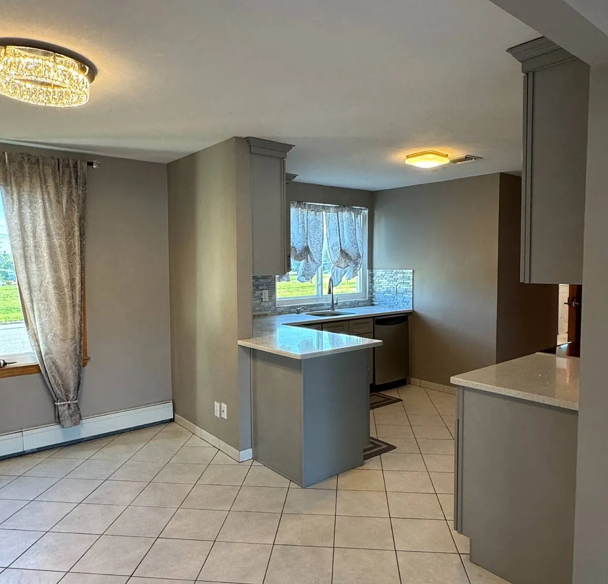 3 bed, 2.5 bath, $4,200 — Photo 1
