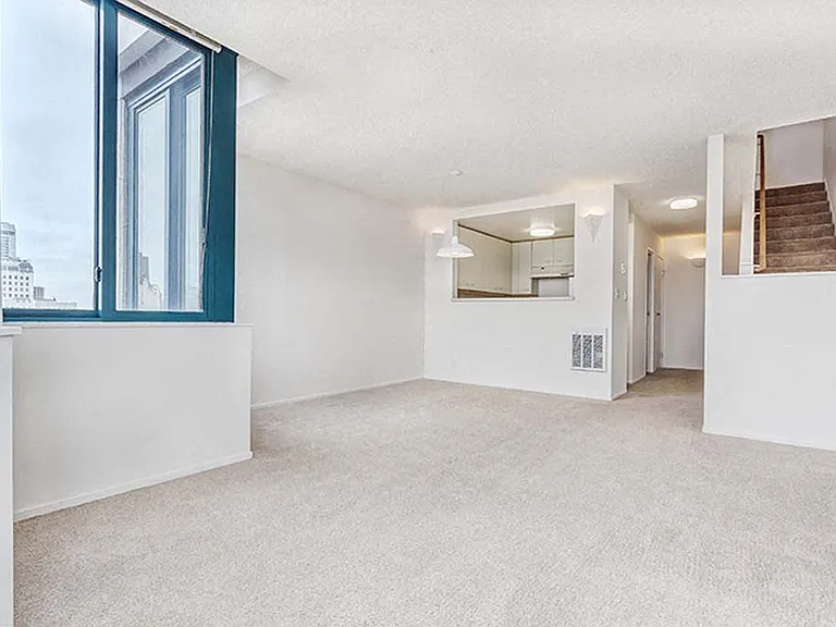 Trinity Towers Apartments — Photo 95