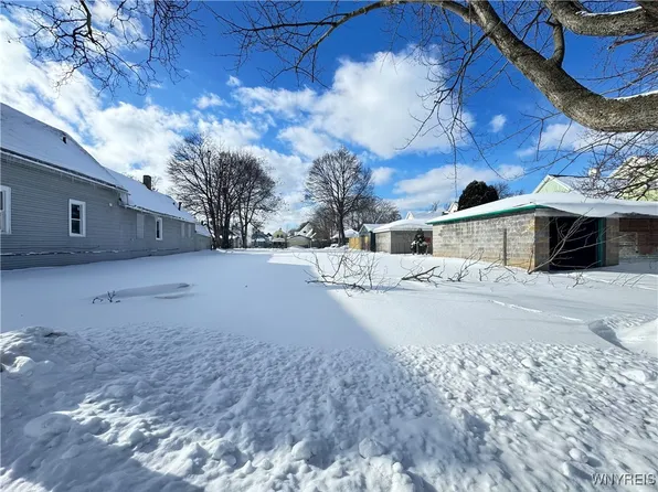 98 Milburn St, Buffalo, NY 14212