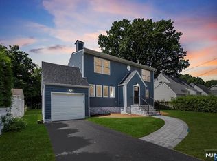 296 Pine St, Teaneck, NJ 07666