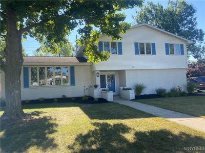 2 Impala Pkwy, Lancaster, NY, 14086