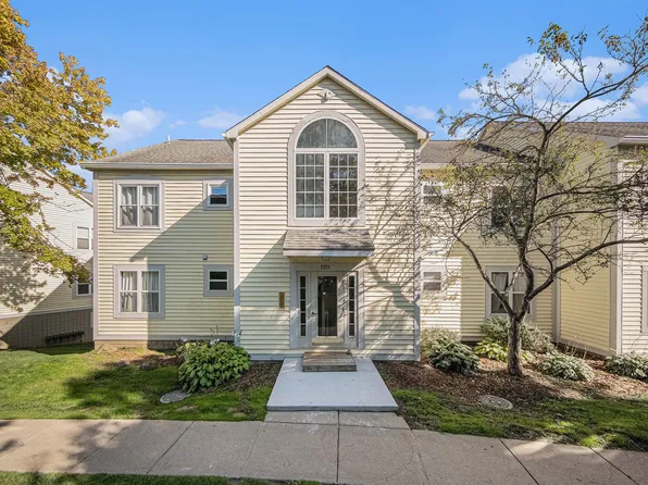 2221 S Huron Pkwy APT 3, Ann Arbor, MI 48104