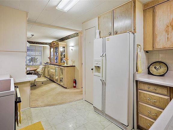3rd image of 161 Oakland Dr