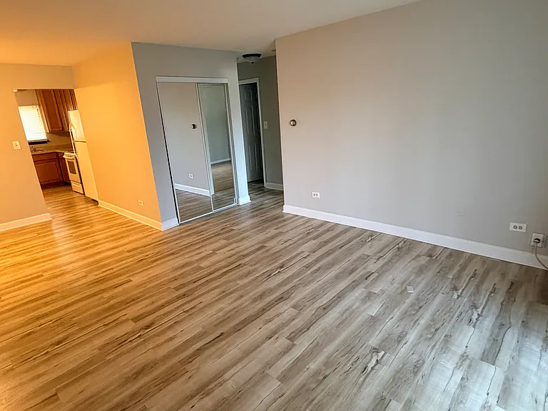 2203 W Nichols Rd — Photo 3