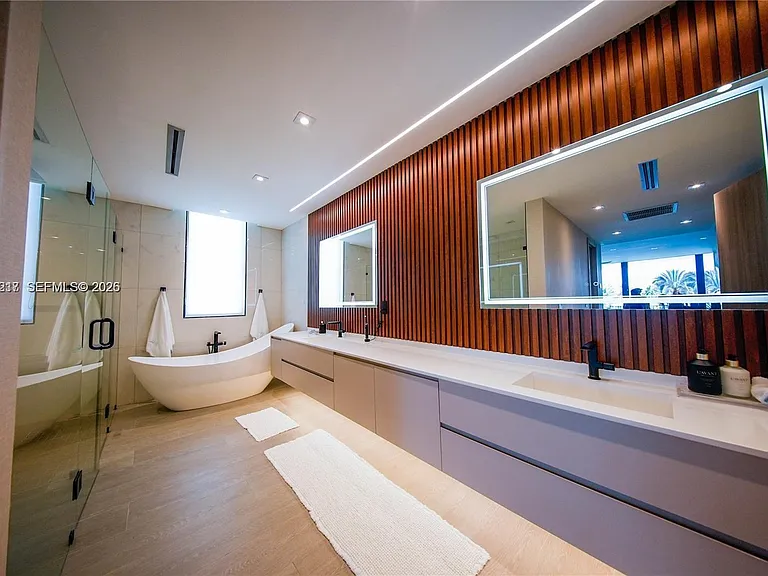 7520 W Treasure Dr — Photo 12