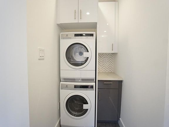4th image of 65 Seaman Ave APT 5F
