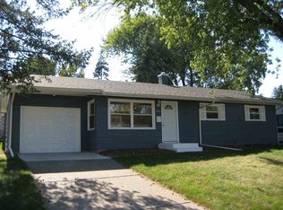 515 Westerfield Rd, Davenport, IA 52806